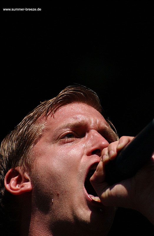 Bild eines Mitglieds der Band Farmer Boys beim Live Auftritt auf dem Summer Breeze 2003.